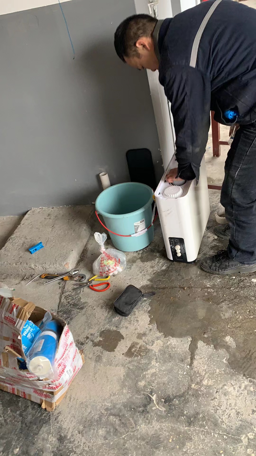 學(xué)生寢室飲水器檢修與維護