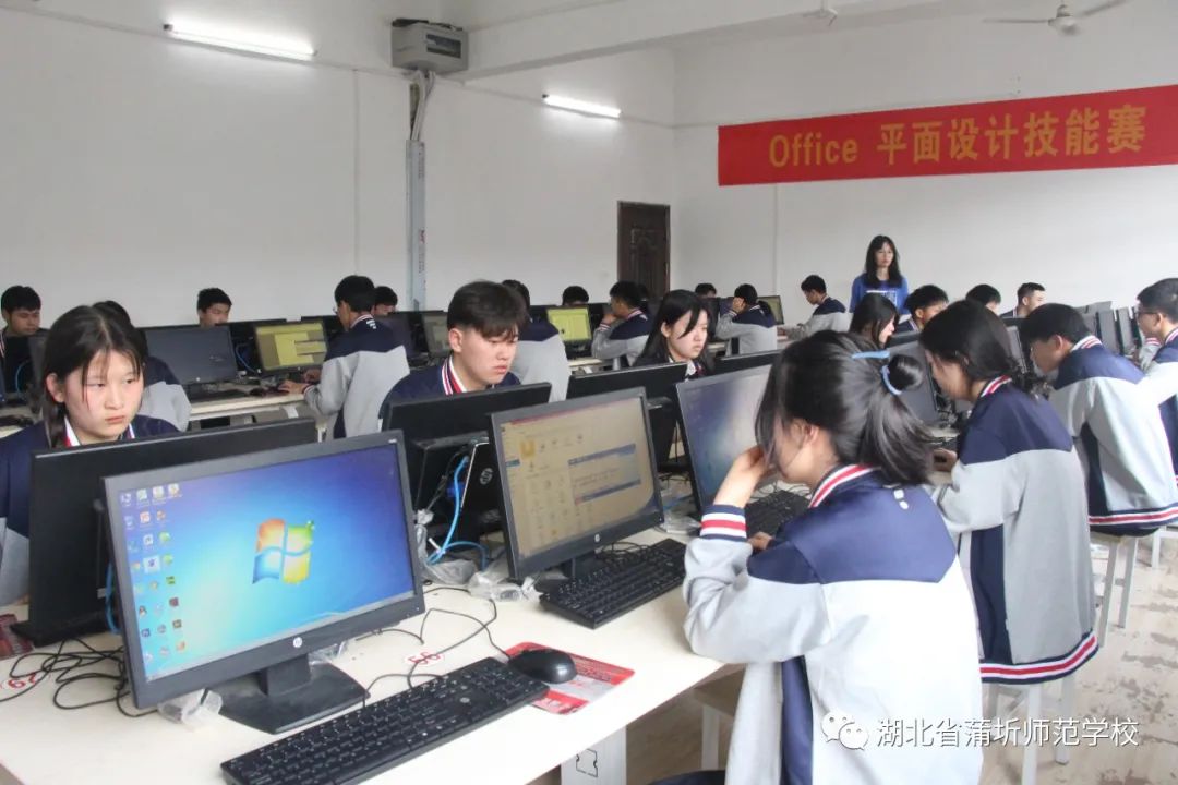 賽技能 秀風(fēng)采——?赤壁職業(yè)教育（集團）學(xué)校技能大賽圓滿(mǎn)舉行（職業(yè)教育活動(dòng)周系列活動(dòng)）